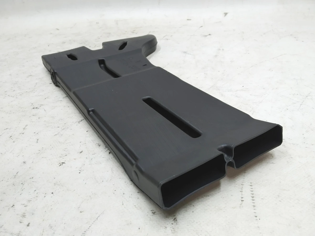 Повітропровід обдува задньої частини салону правий Audi E-tron 4KE819802A