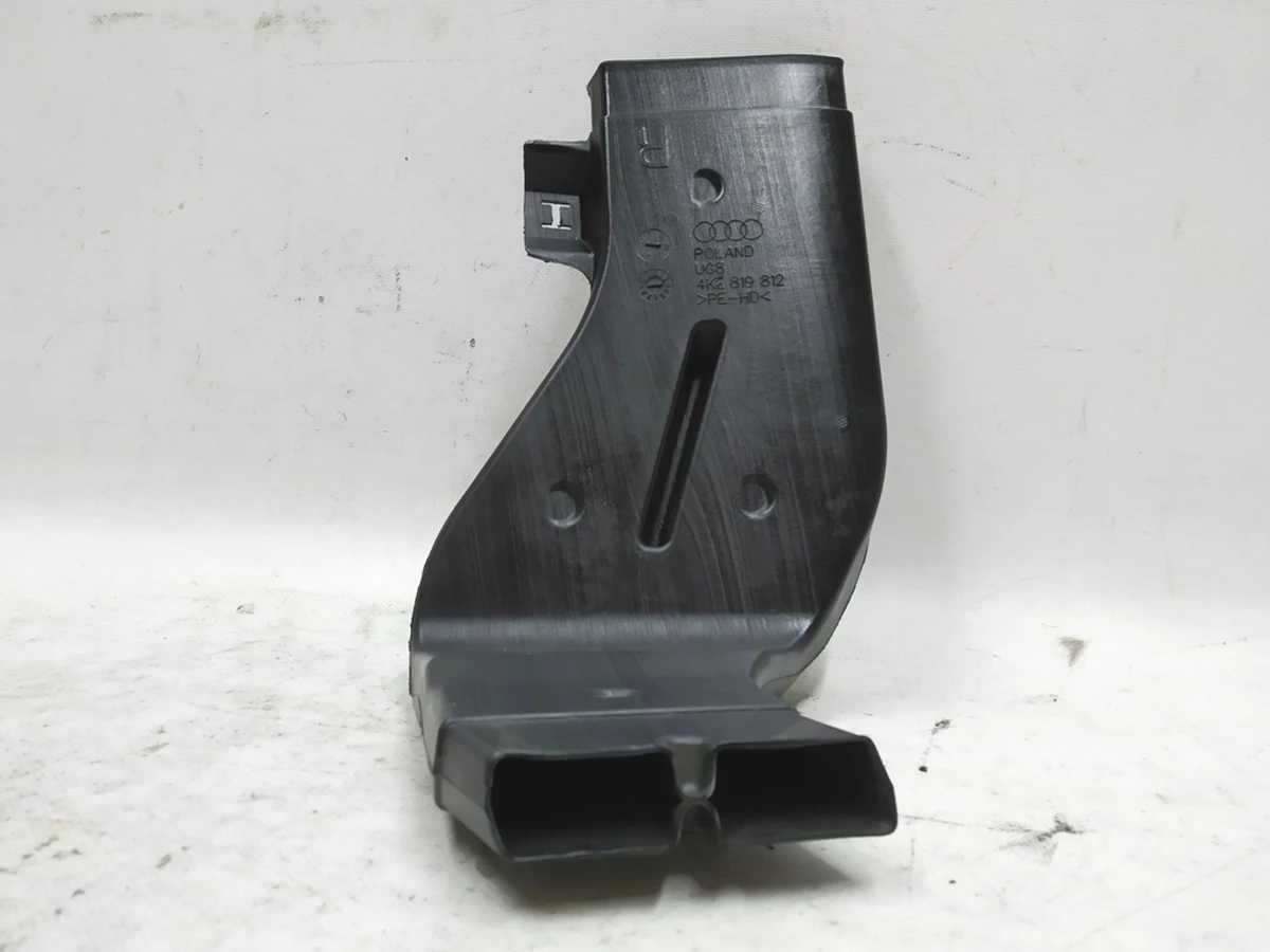 Воздуховод стойки B средний правый Audi E-tron 4KE819812