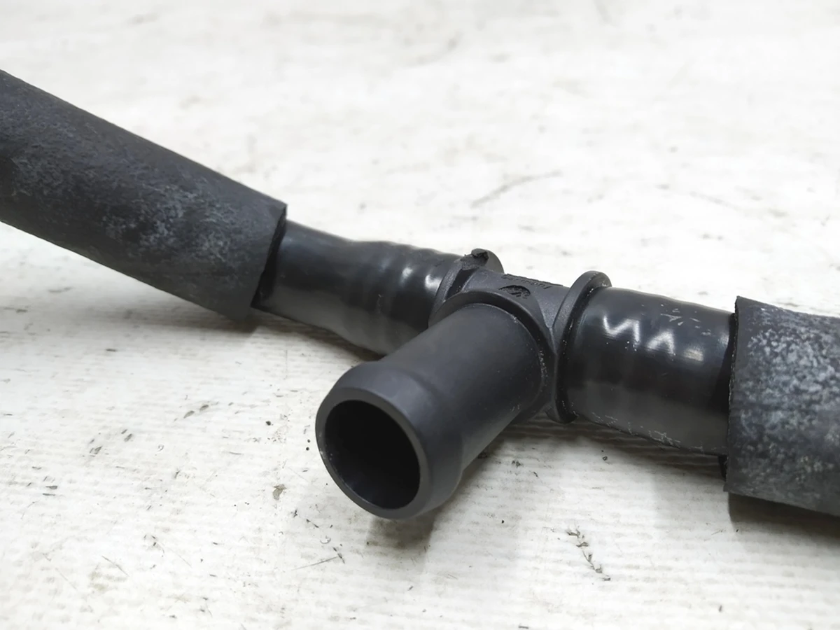 Трубопровід системи охолодження Audi E-tron 4KE819885B