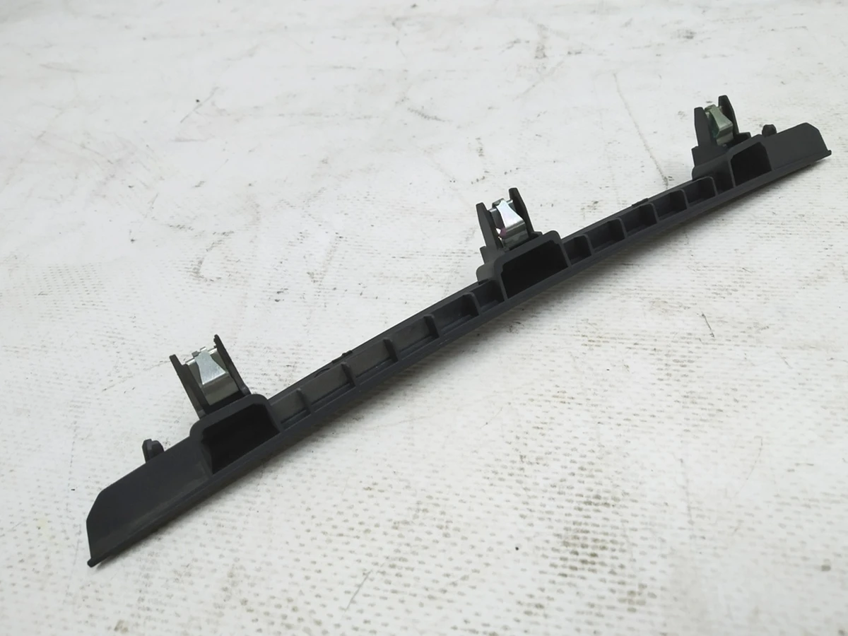 Декоративна накладка передньої панелі ліва Audi E-tron 4KE820074