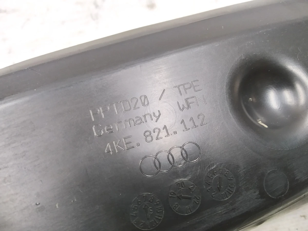 Fender end panel, front right, inner Audi E-tron 4KE821112