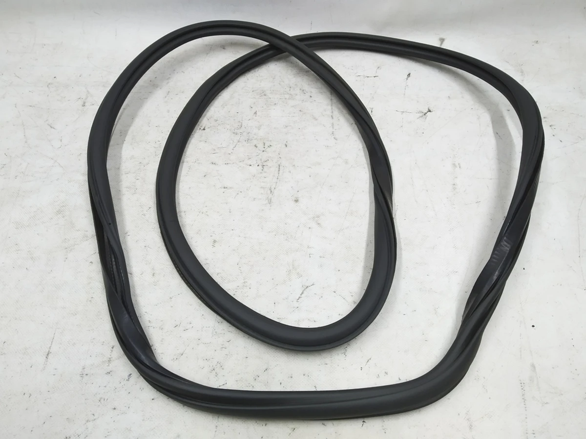 Ущільнювач двері передньої внутрішній ліворуч та праворуч Audi E-tron 4KE831721A