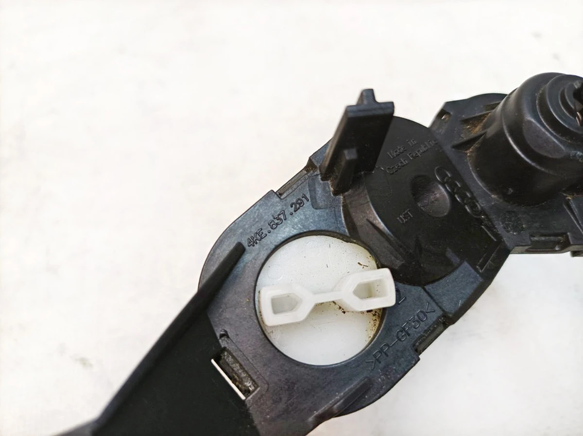 Transmission module (door key mechanism) driver's side Audi E-tron 4KE837291