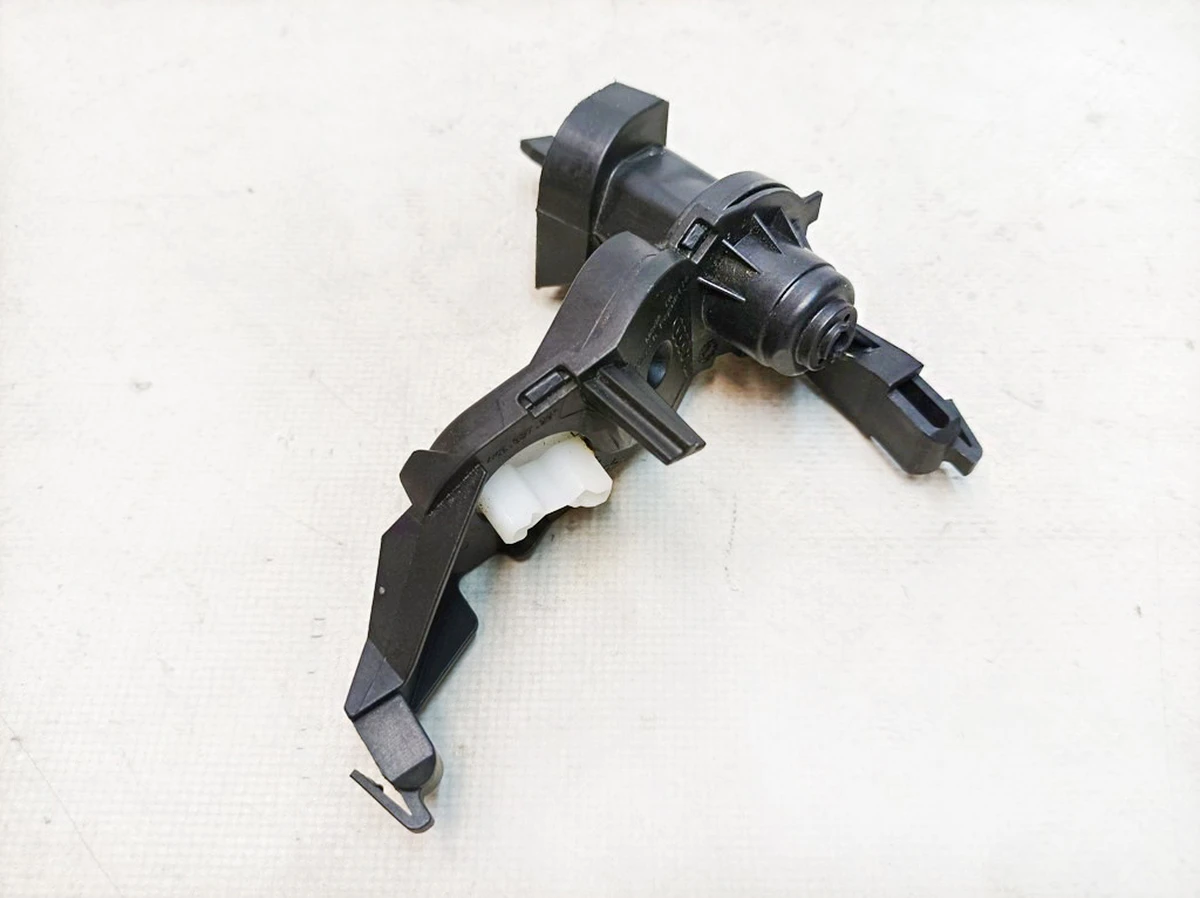 Модуль передачі (механізм відкриття дверей ключем) сторона водія Audi E-tron 4KE837291