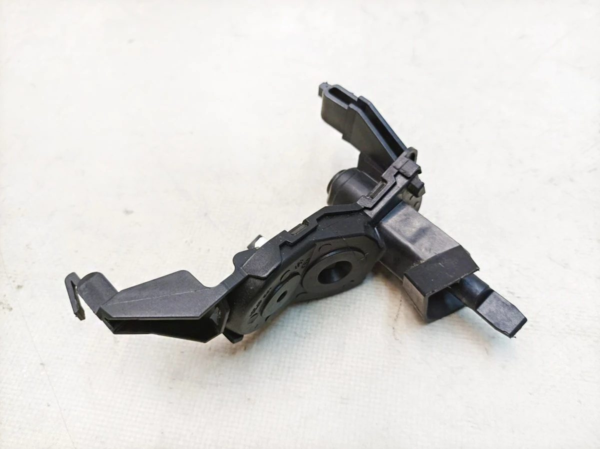 Модуль передачі (механізм відкриття дверей ключем) сторона водія Audi E-tron 4KE837291