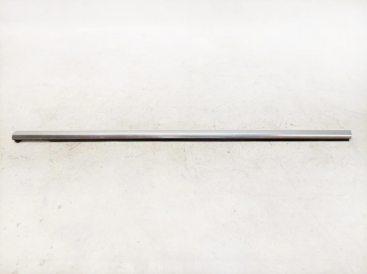 Молдинг із ущільнювачем дверей передньої лівої Audi E-tron 4KE837475