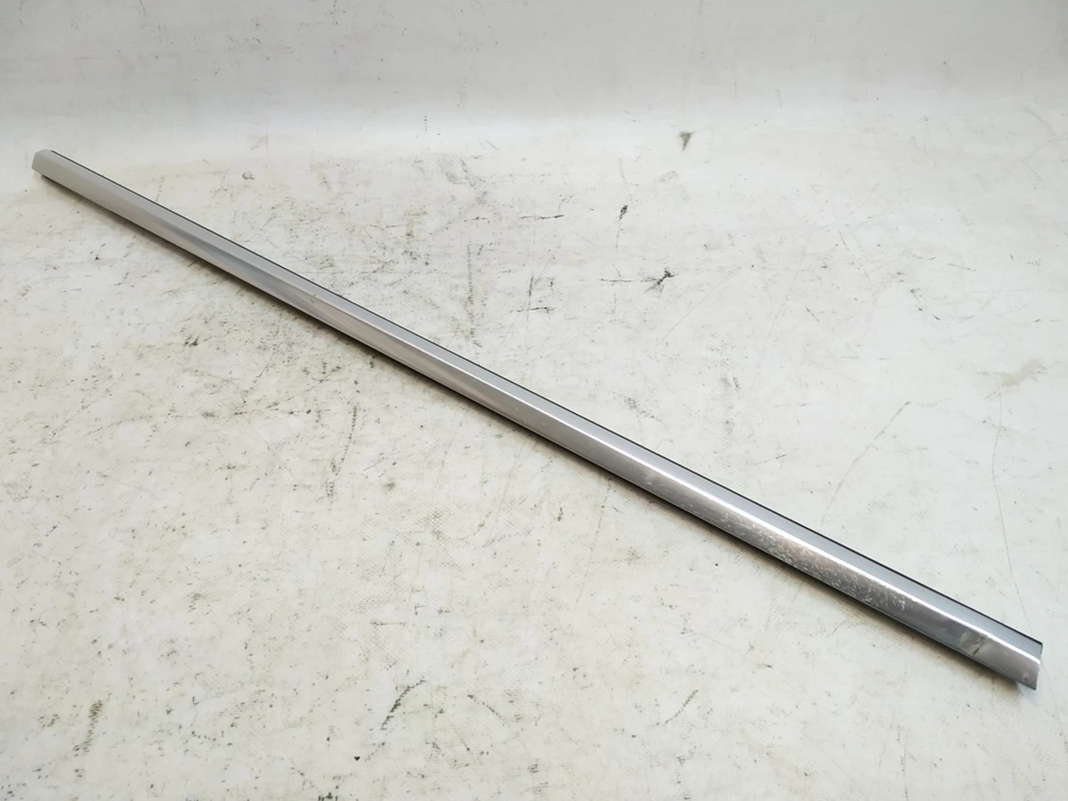 Molding with door seal front right with damage Audi E-tron 4KE837476