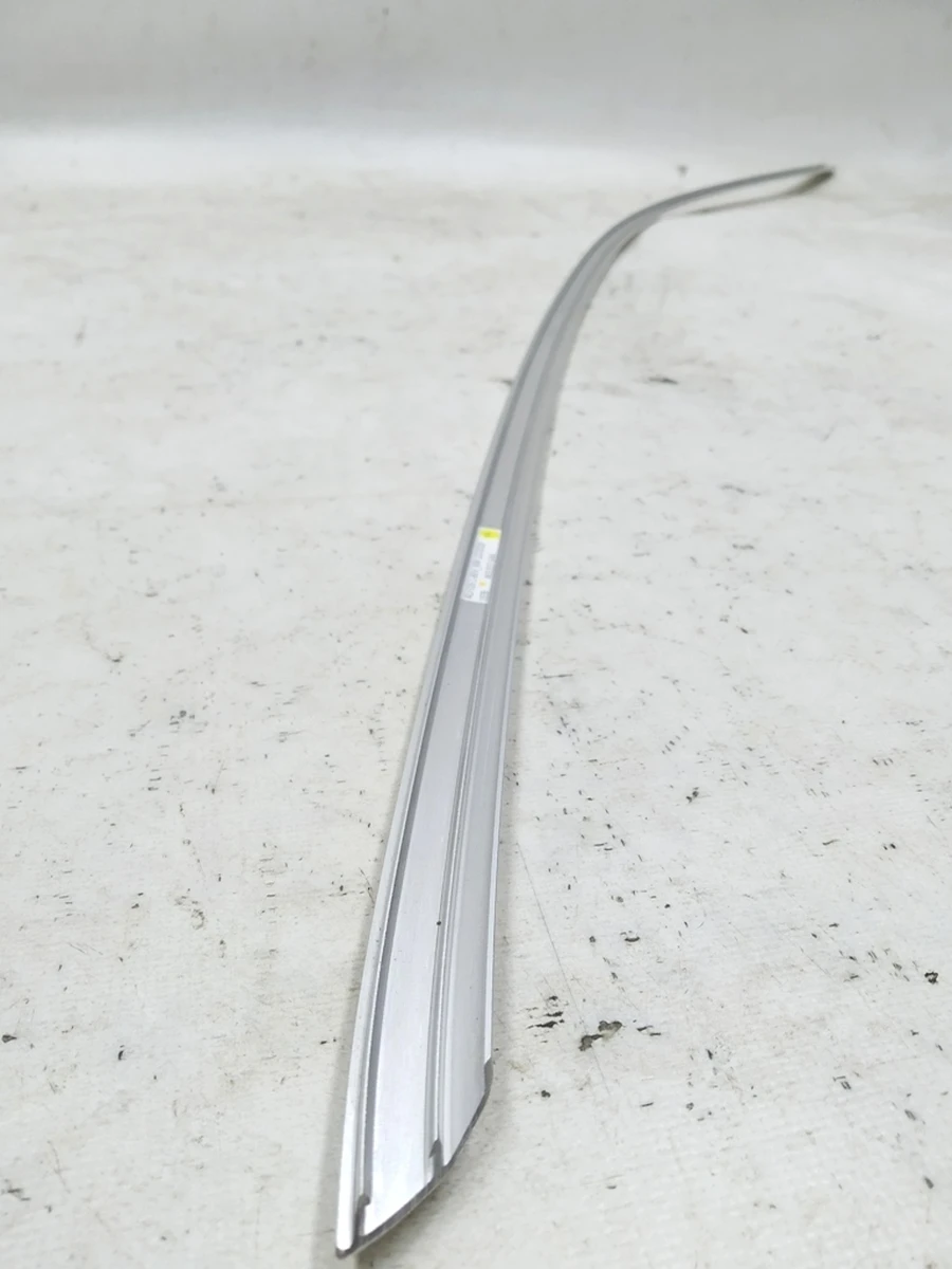 Молдинг двері передньої правої верхній Audi E-tron 4KE837644