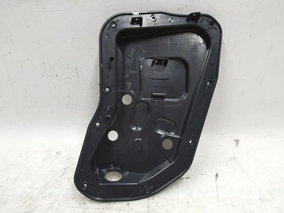 Накладка внутрішньої панелі дверей задньої правої Audi E-tron 4KE839104