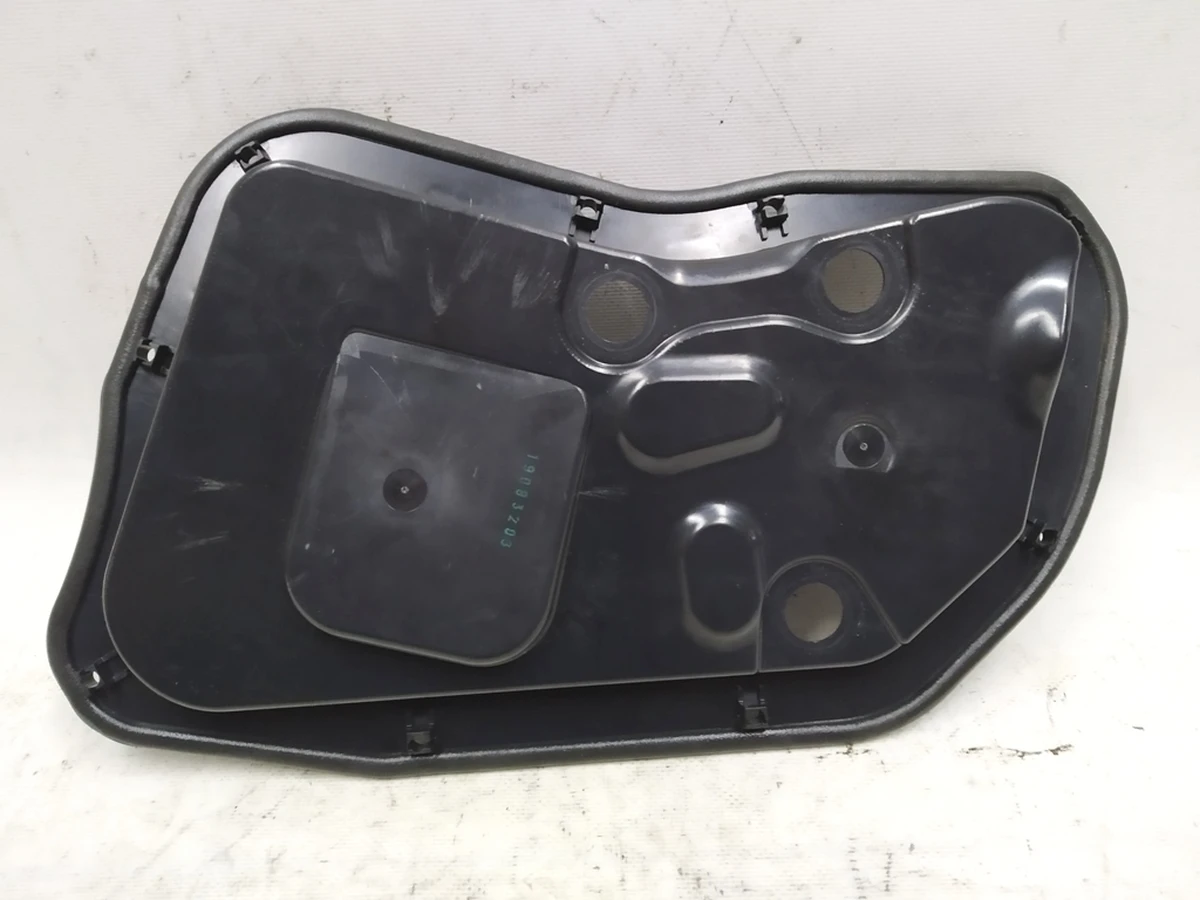 Накладка внутрішньої панелі дверей задньої правої Audi E-tron 4KE839104