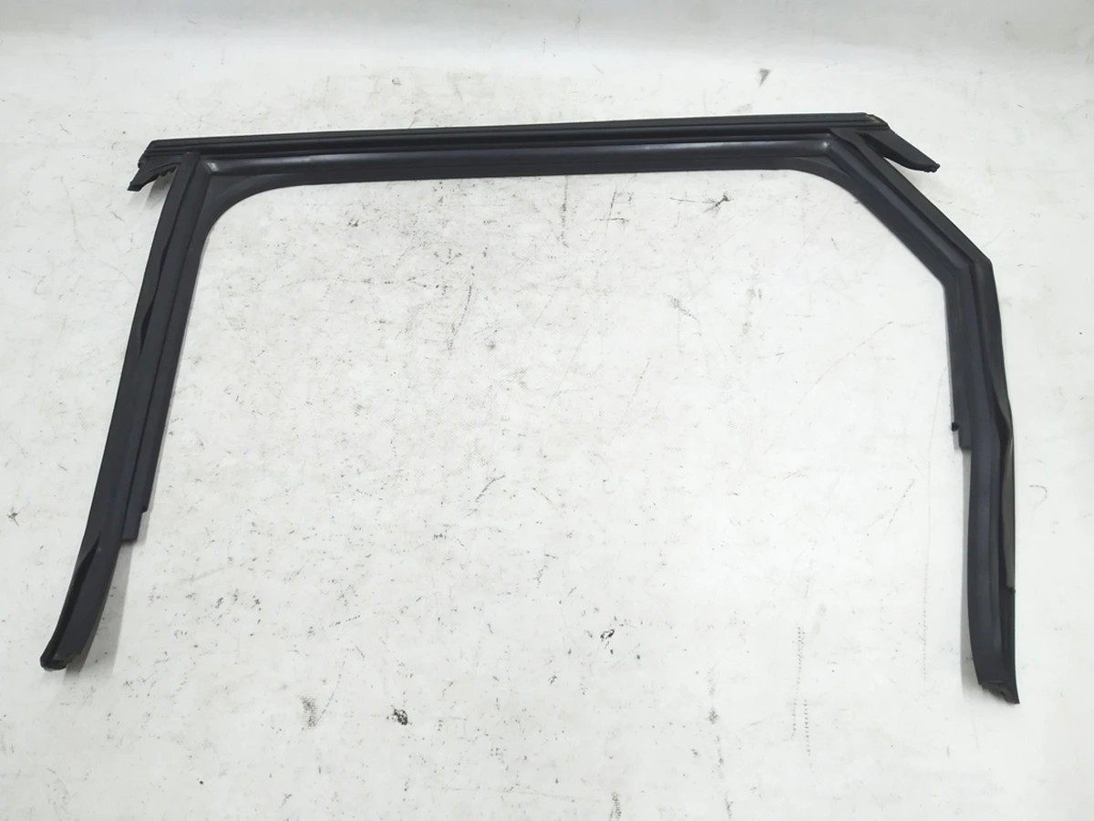 Направляющая уплотнитель стекла двери задней левой Audi E-tron 4KE839431C