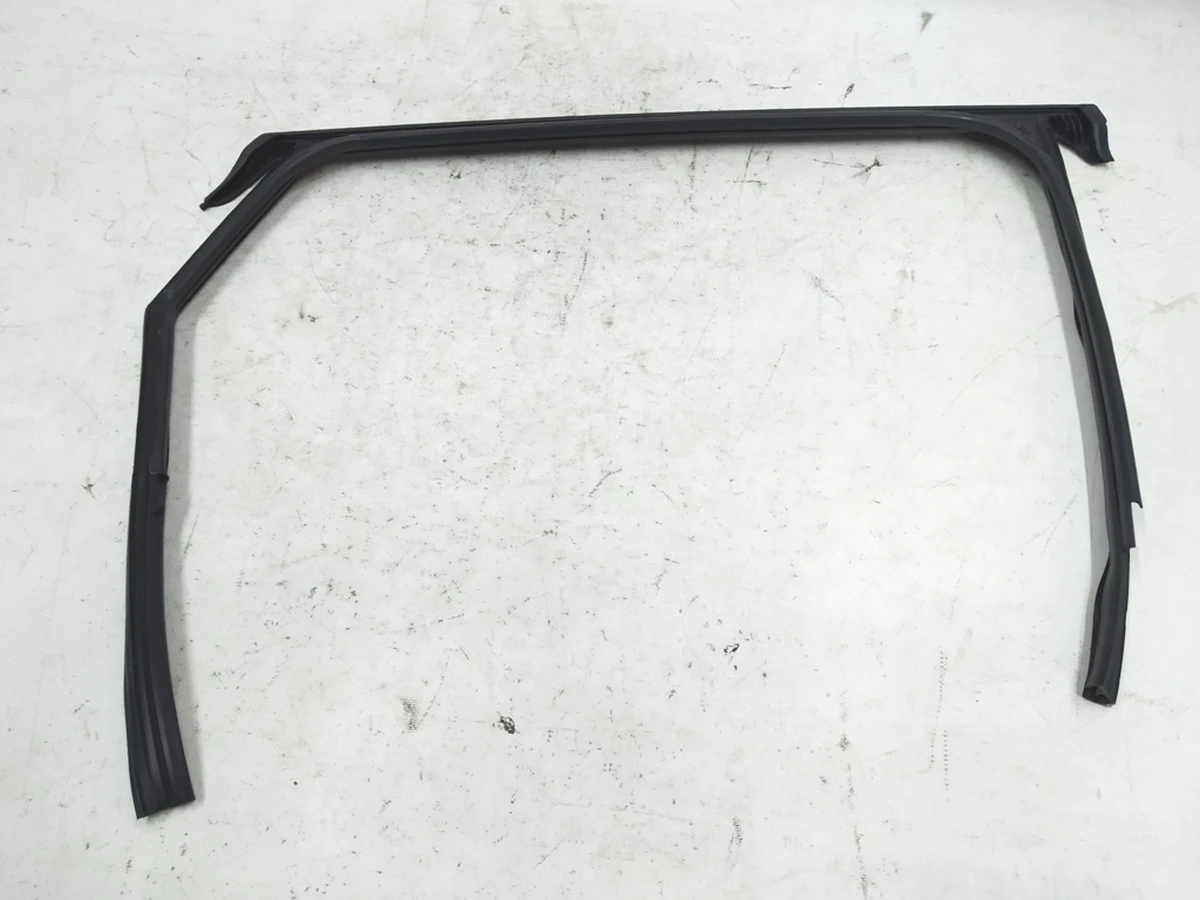 Направляющая уплотнитель стекла двери задней левой Audi E-tron 4KE839431C