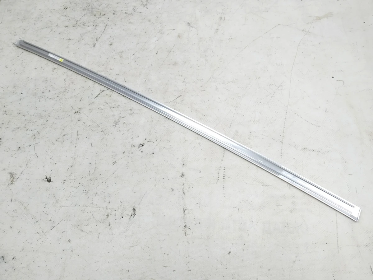 Молдинг напрямної скла двері задньої лівої з пошкодженням Audi E-tron 4KE839643C