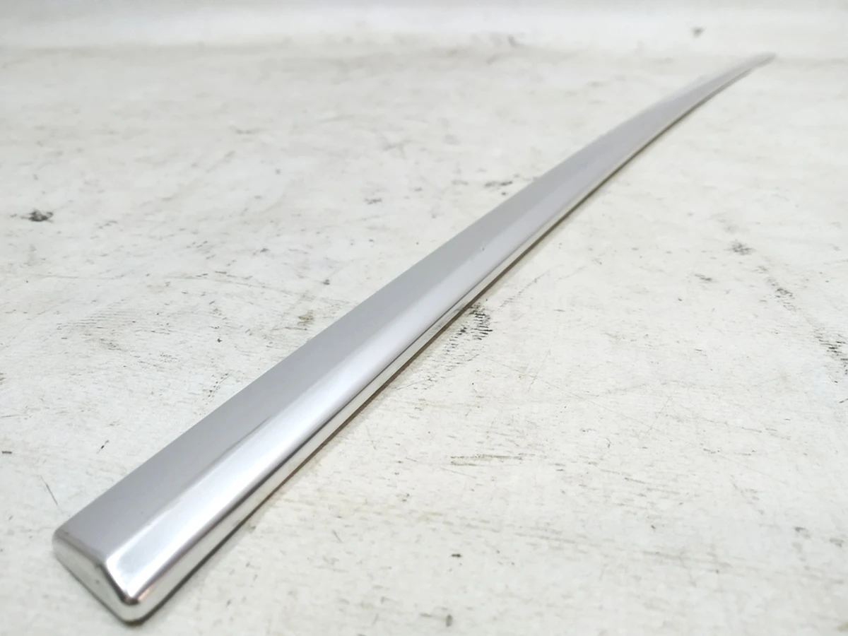 Молдинг напрямної скла двері задньої лівої з пошкодженням Audi E-tron 4KE839643C