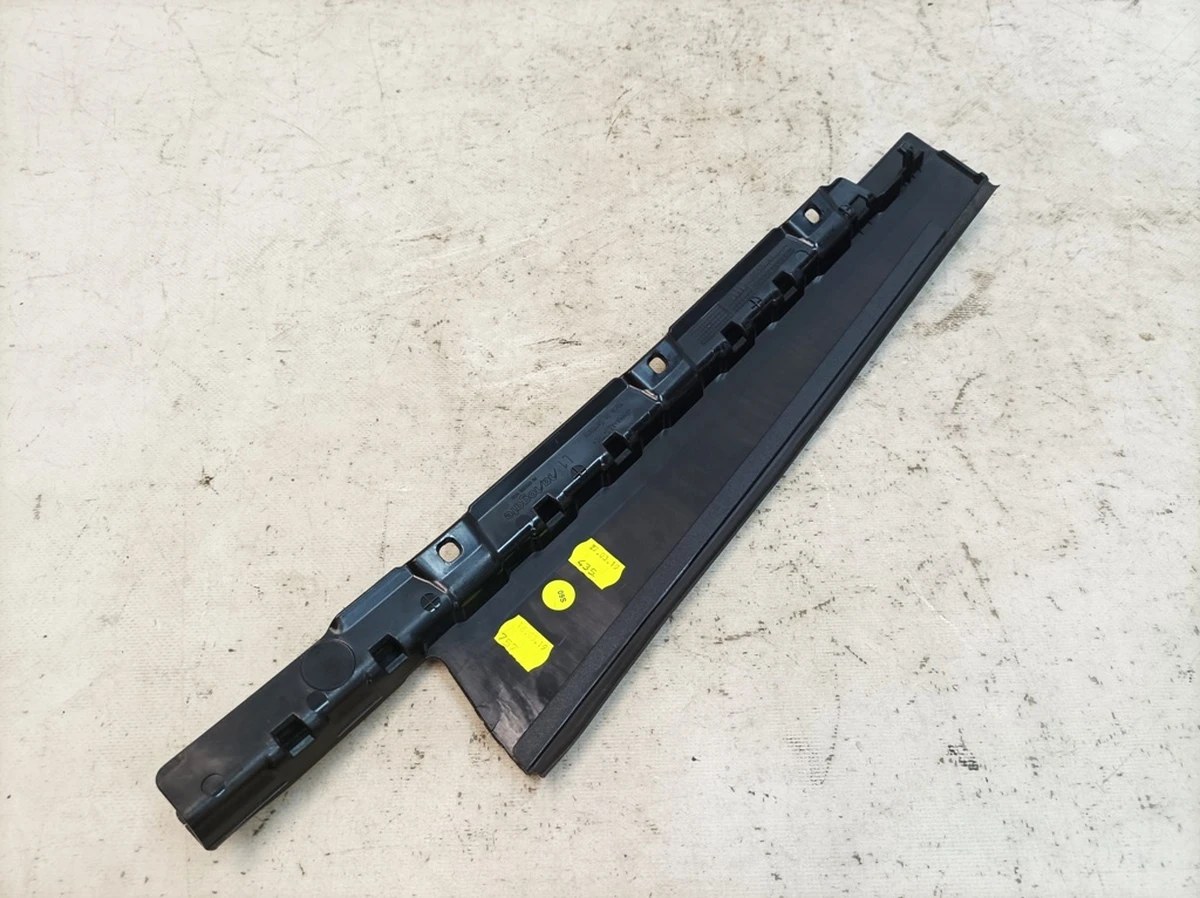 Накладка стойки В левая с повреждением Audi E-tron 4KE839901