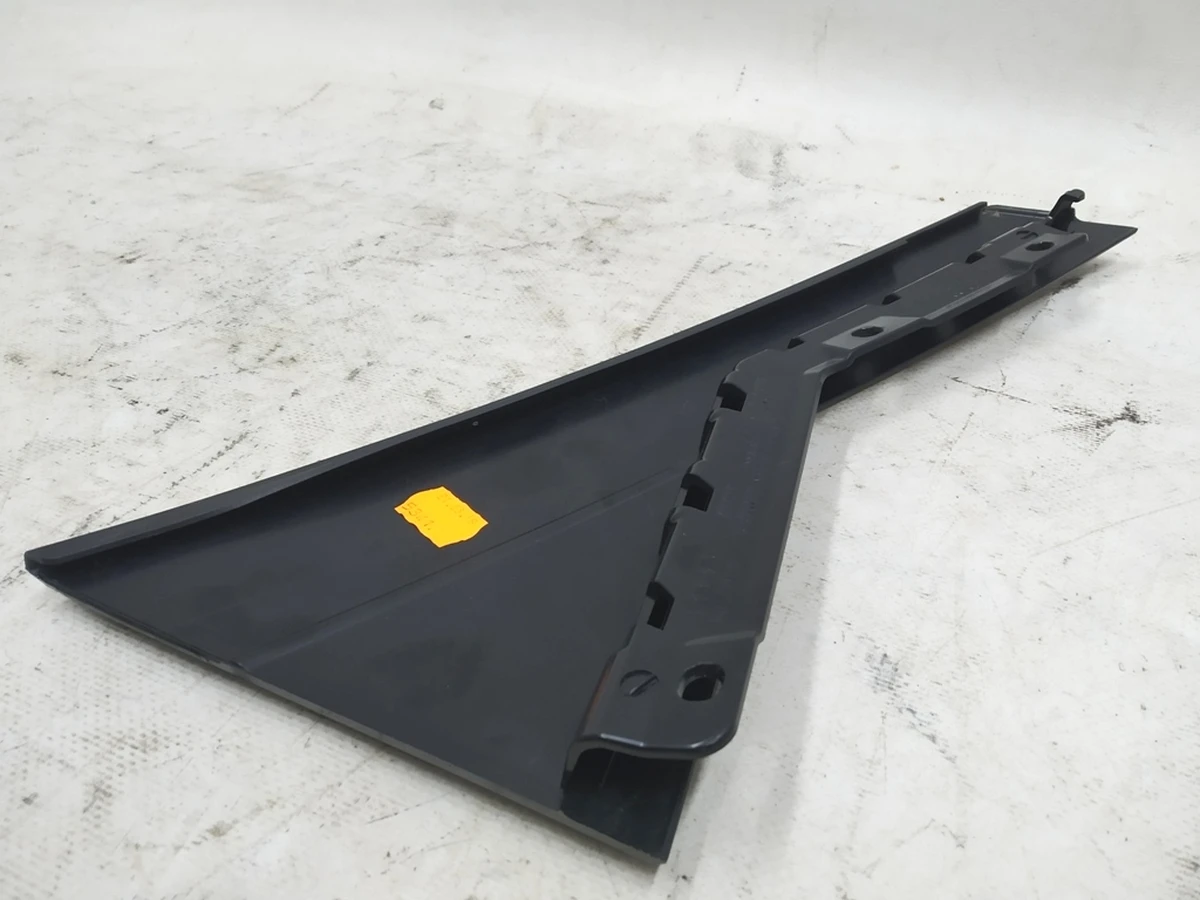 Накладка стійки C ліва з пошкодженням Audi E-tron 4KE839903