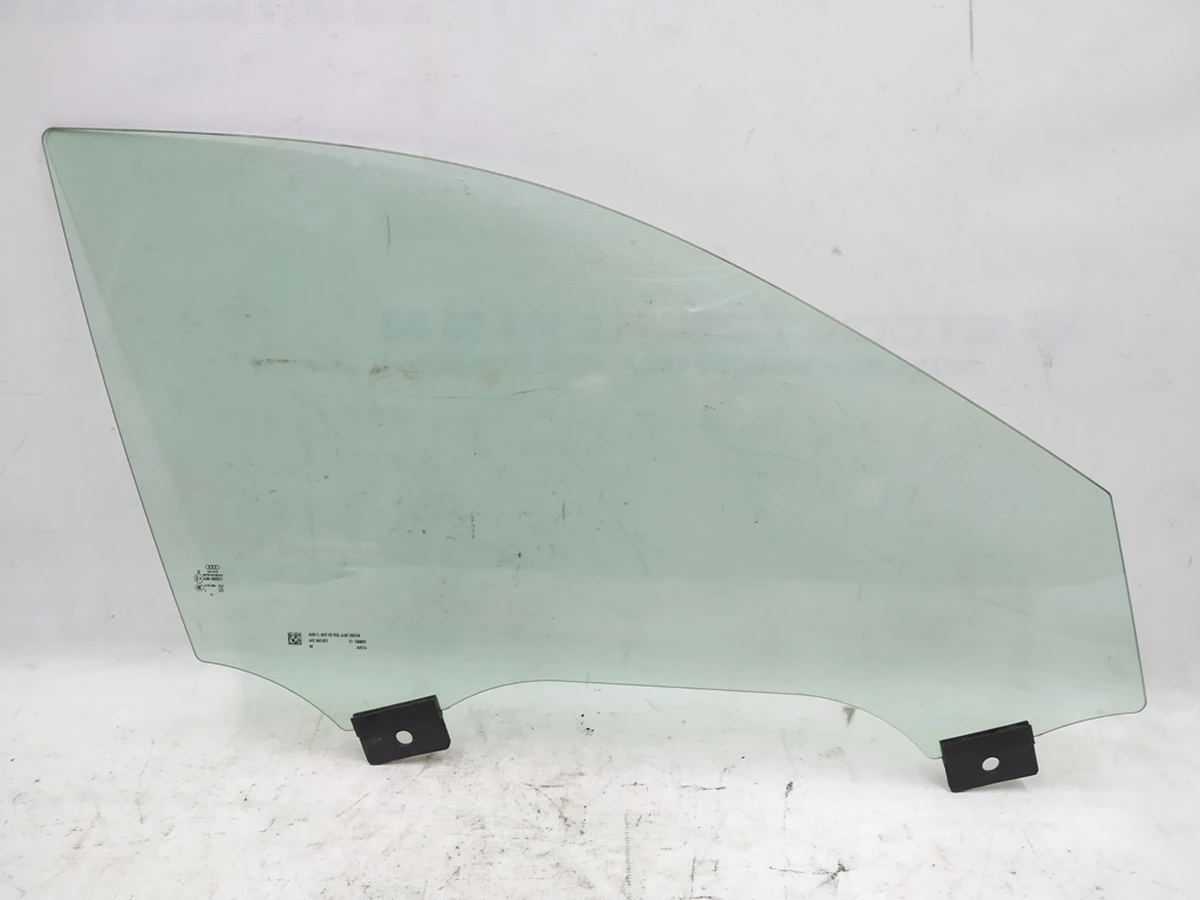 Скло дверей передньої правої багатошарове Audi E-tron 4KE845022