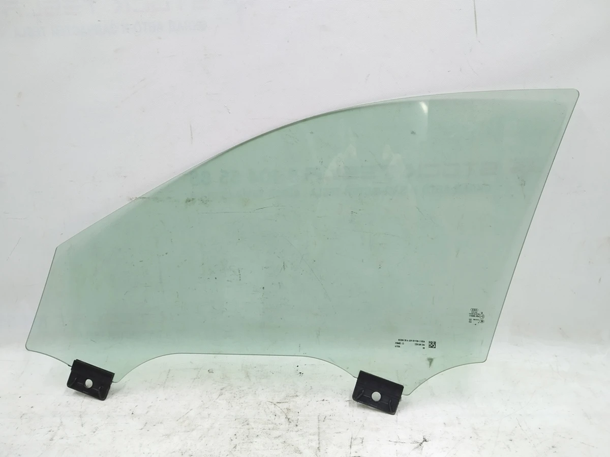 Скло дверей передньої правої багатошарове Audi E-tron 4KE845022