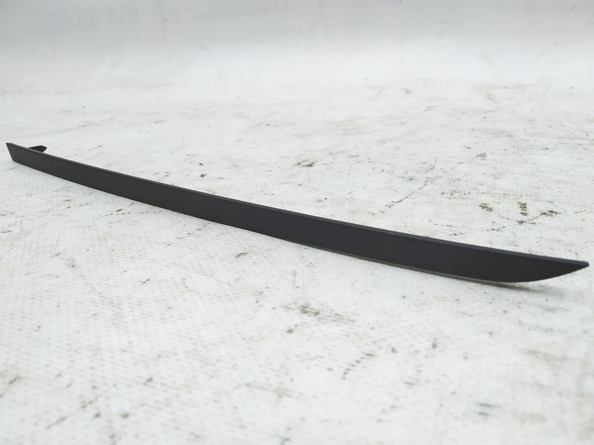 Молдинг переднього бампера декоративний лівий Audi E-tron 4KE853333