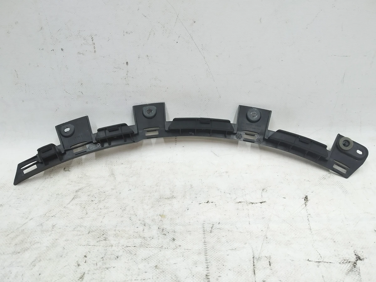 Кронштейн розширювача колісної арки задній правий Audi E-tron 4KE853588