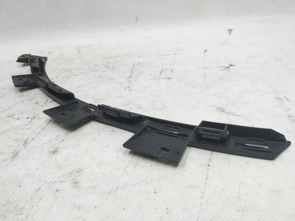 Кронштейн розширювача колісної арки задній правий Audi E-tron 4KE853588