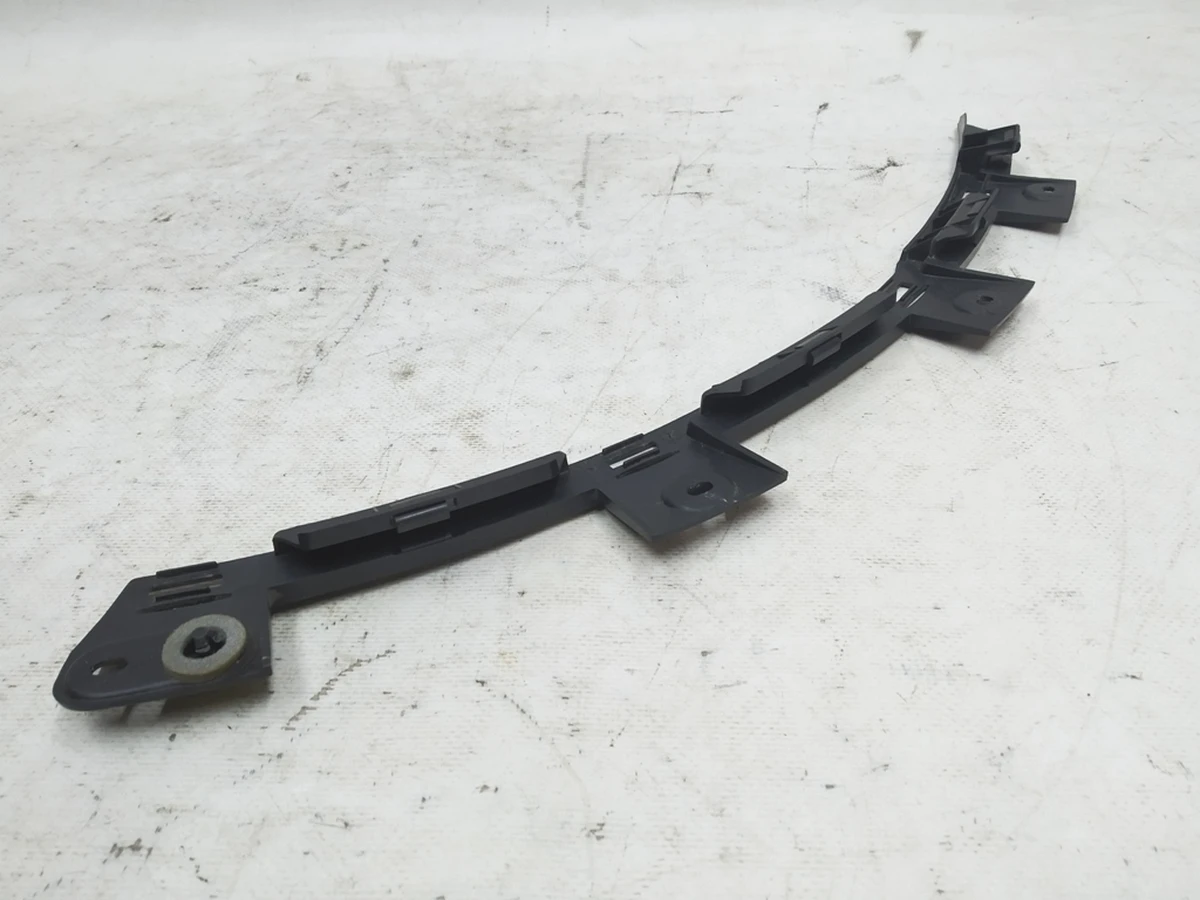 Кронштейн розширювача колісної арки задній правий Audi E-tron 4KE853588