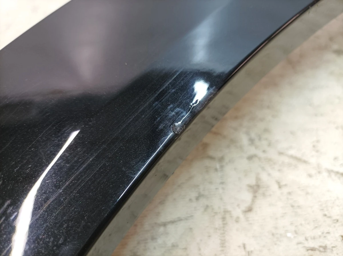 Rear left wheel arch extension with minor damage Paint code: LY9T Audi E-tron 4KE853817A