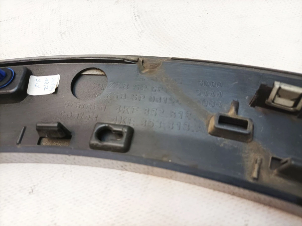 Расширитель колёсной арки правый задний Код краски: LY9T Audi E-tron 4KE853818A