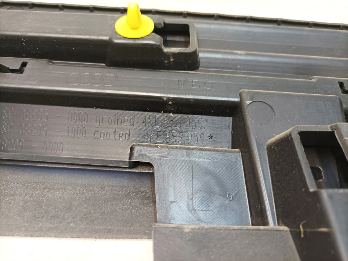 Front left lower door trim with damage LY9T Audi E-tron 4KE853959