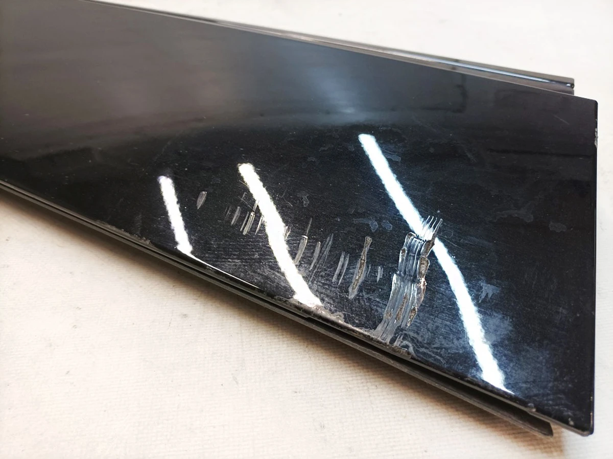 Front left lower door trim with damage LY9T Audi E-tron 4KE853959