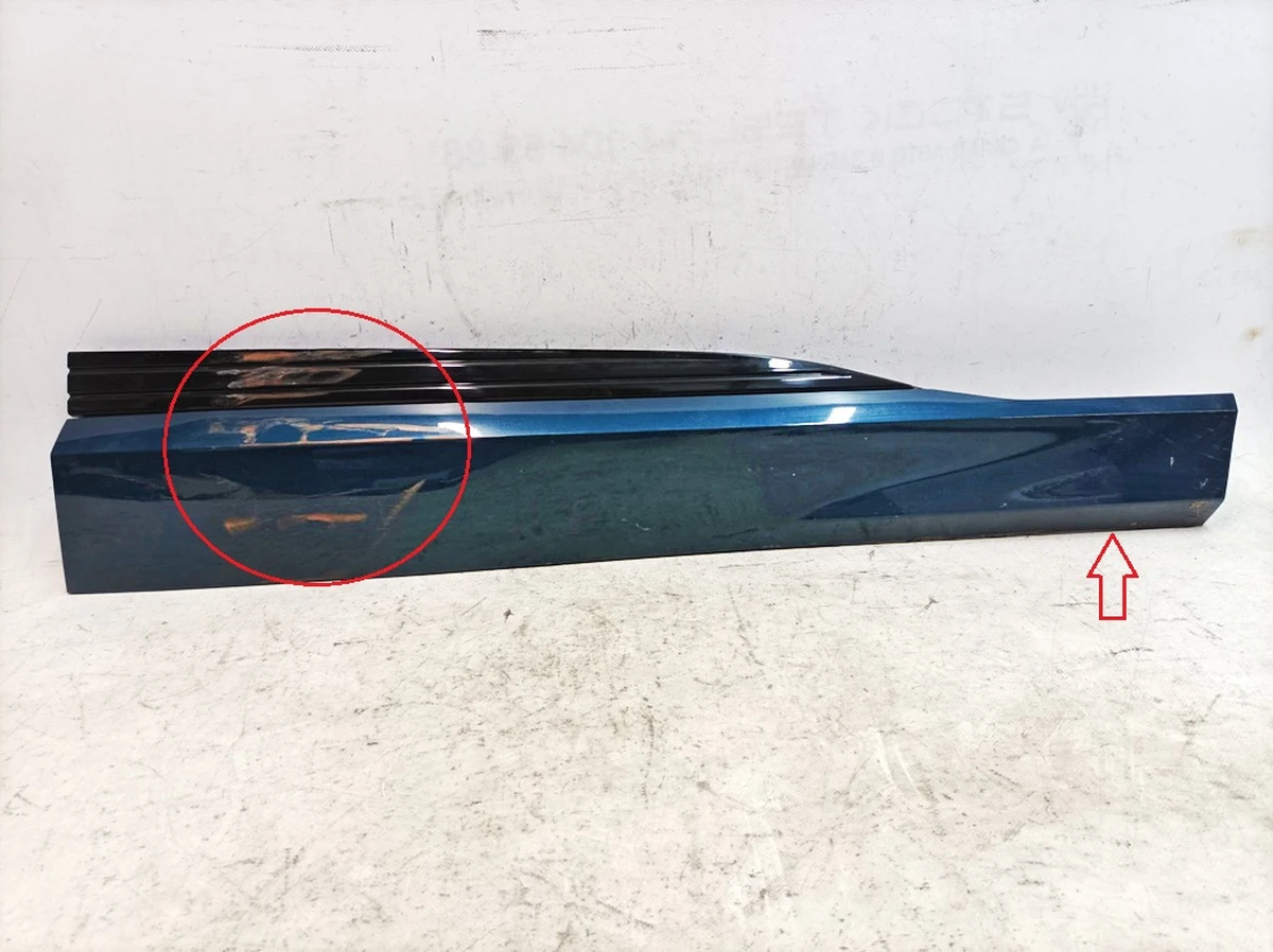 Накладка нижняя двери передней правой с повреждением Galaxisblau Metallic V5Z Audi E-tron 4KE853960A