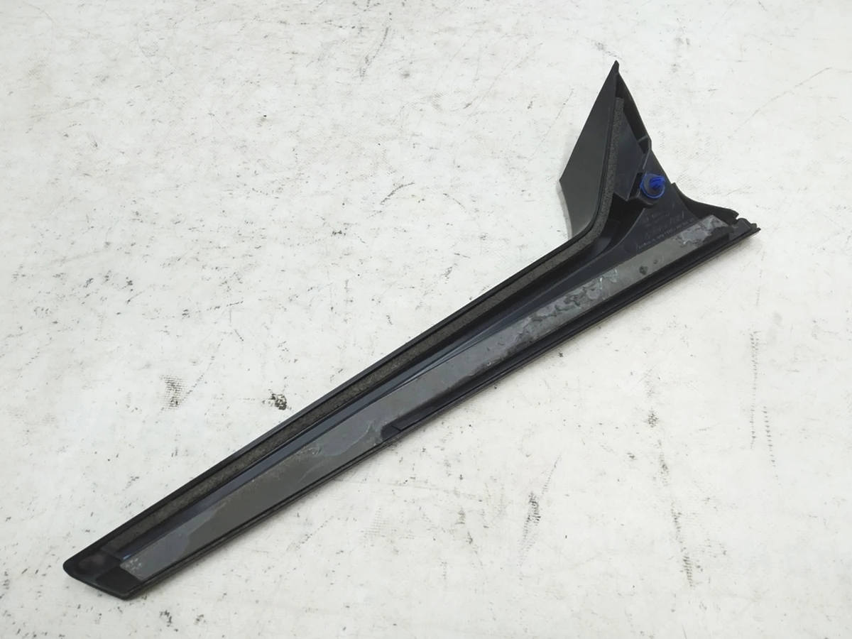 Спойлер кришки багажника Audi E-tron 4KE854871