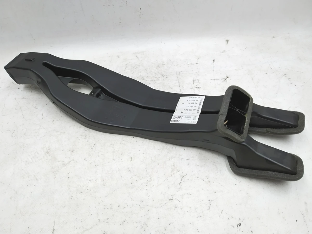 Воздуховод центральной консоли средний Audi E-tron 4KE857039A