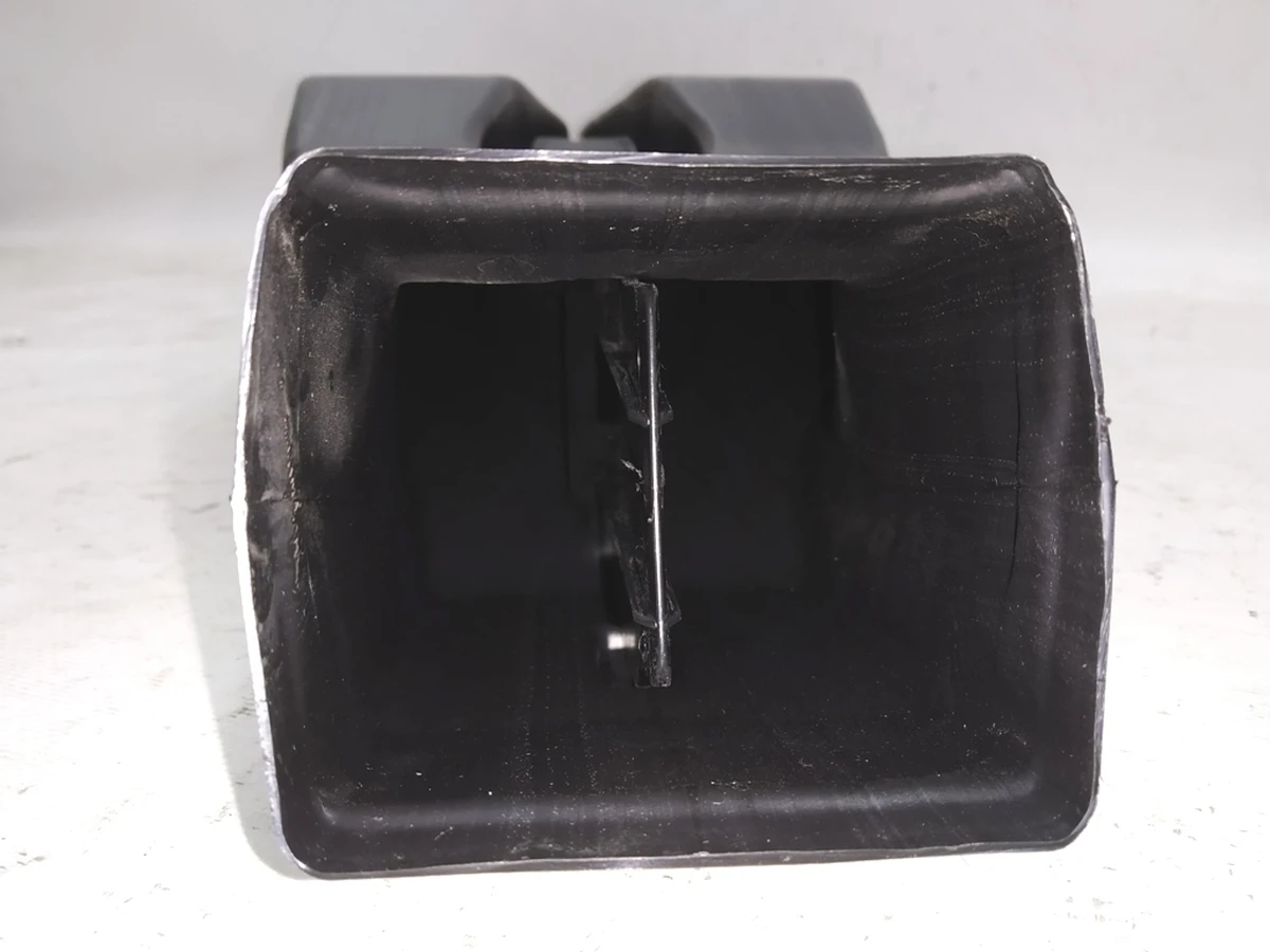 Воздуховод центральной консоли средний Audi E-tron 4KE857039A