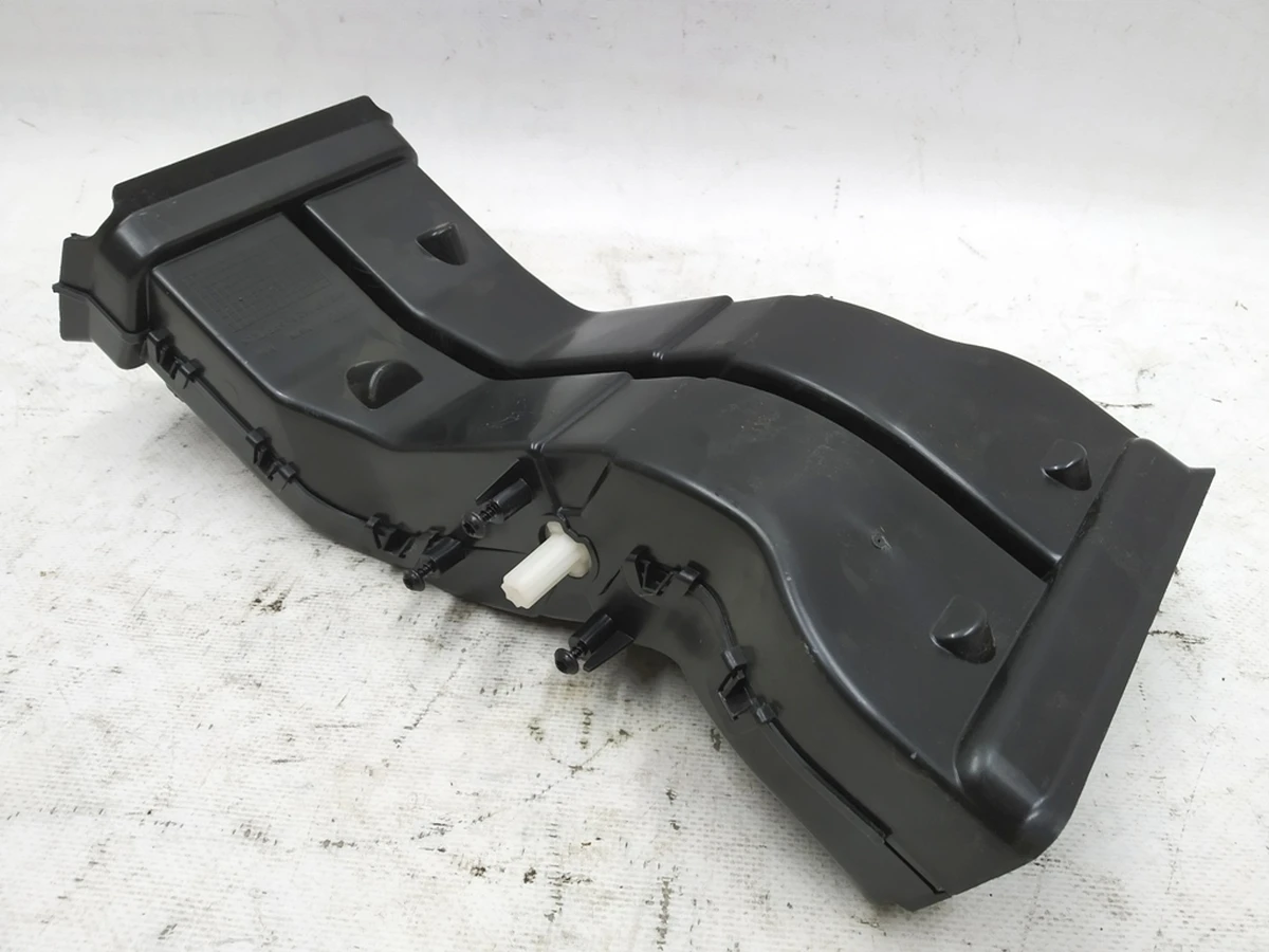 Air duct connecting center console middle rear Audi E-tron 4KE857042A