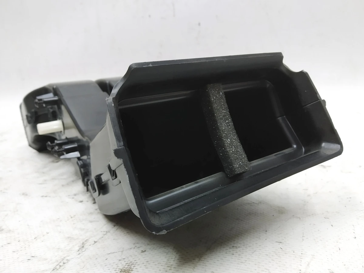 Air duct connecting center console middle rear Audi E-tron 4KE857042A