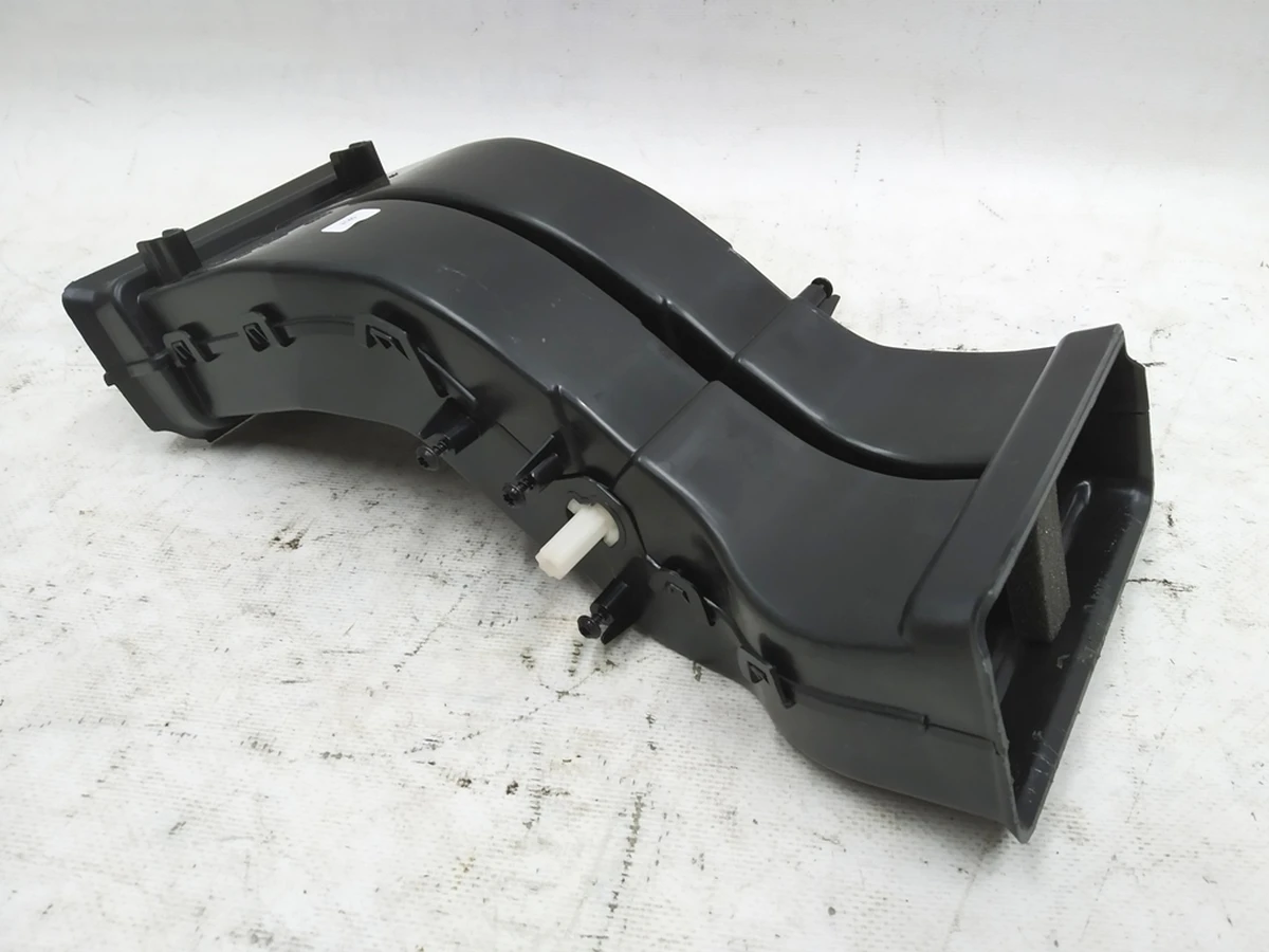 Воздуховод соединительный центральной консоли середина сзади Audi E-tron 4KE857042A