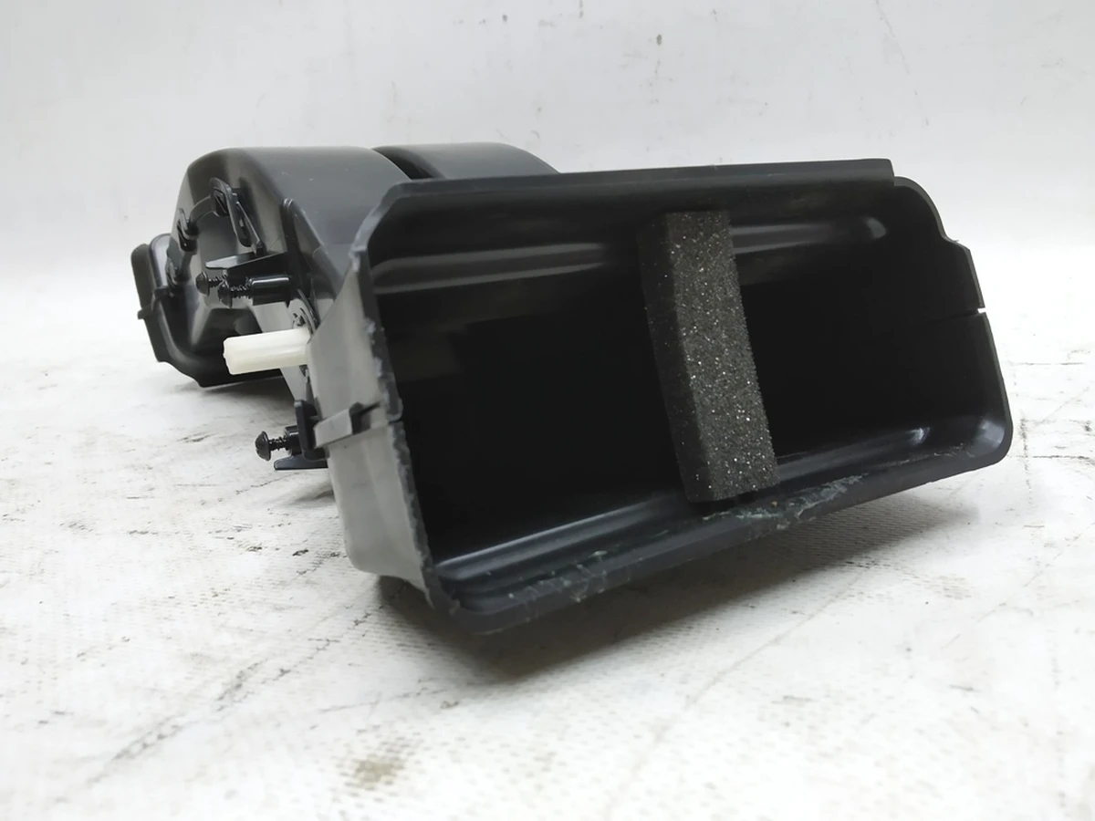 Air duct connecting center console middle rear Audi E-tron 4KE857042A