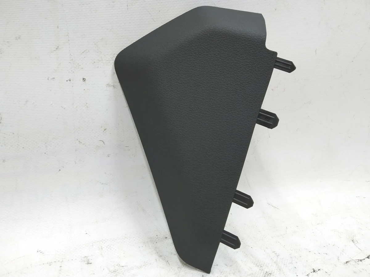 Накладка боковая передней панели (торпедо) правая Audi E-tron 4KE857086