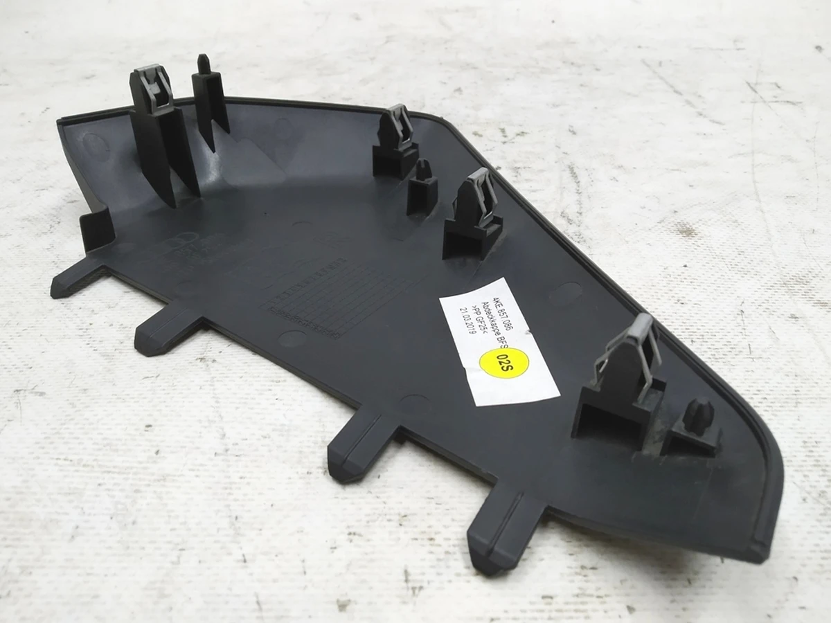 Накладка боковая передней панели (торпедо) правая Audi E-tron 4KE857086