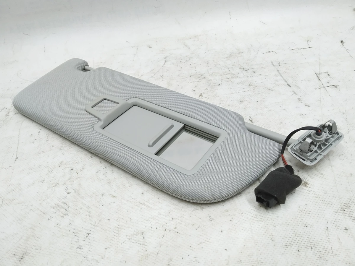 Козирок сонцезахисний з підсвічуванням правий Audi E-tron 4KE857552D