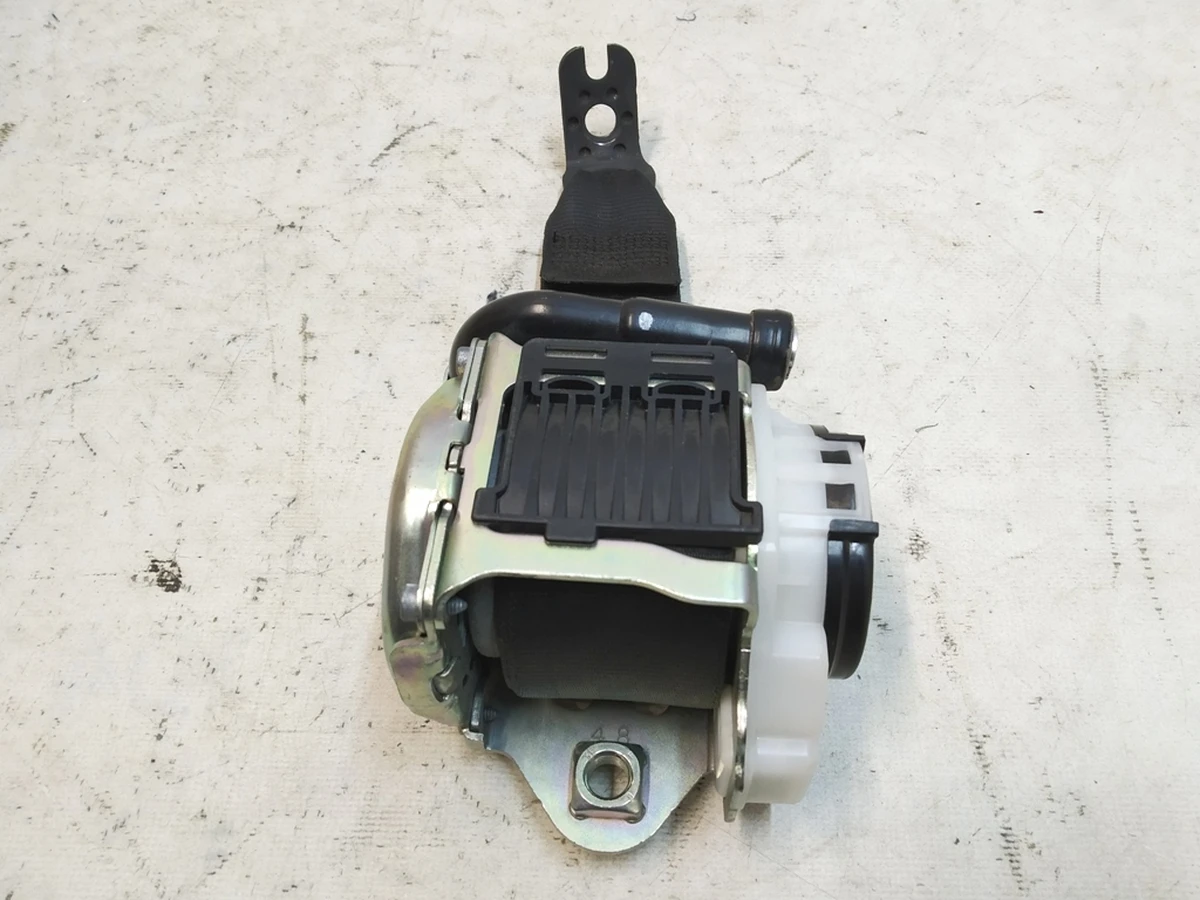 Ремінь безпеки другого ряду правий лівий з пошкодженням Audi E-tron 4KE857805A