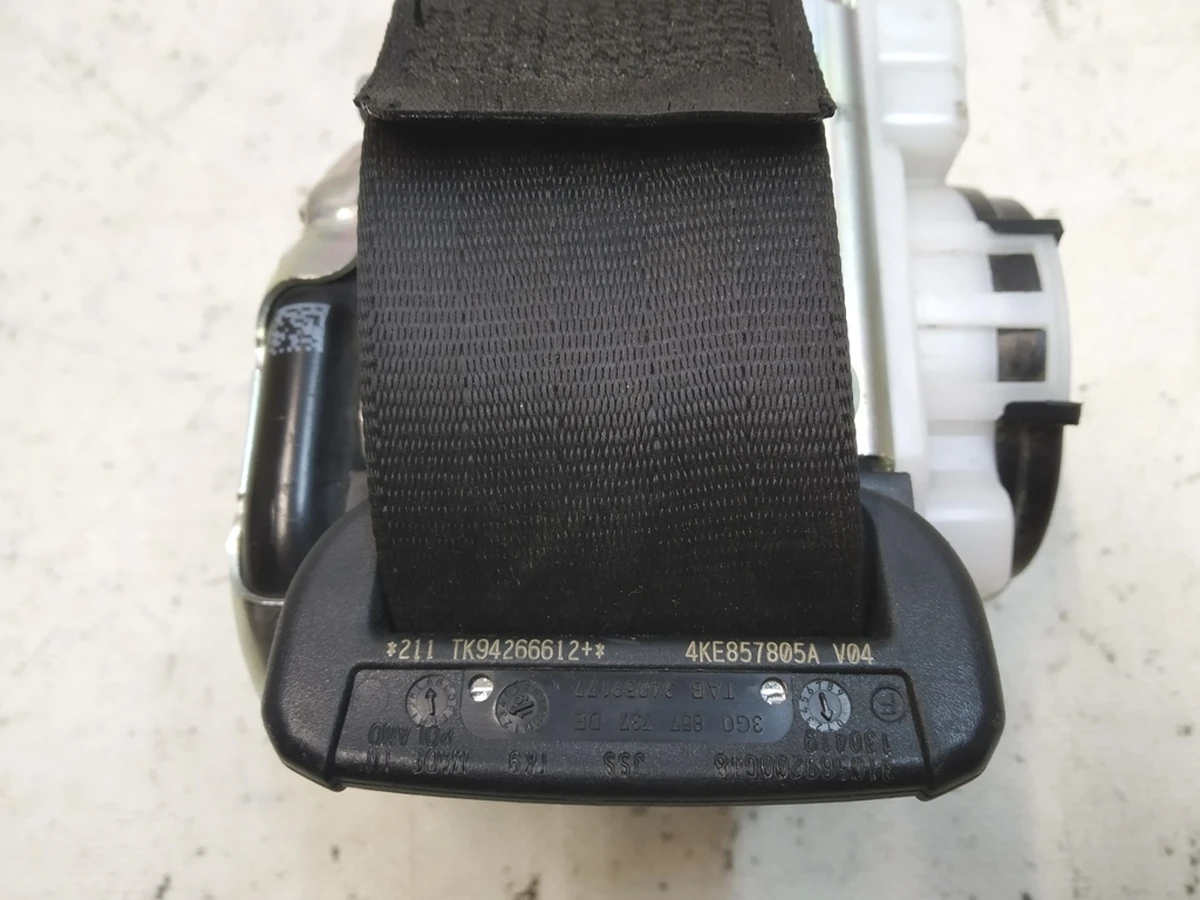 Ремінь безпеки другого ряду правий лівий з пошкодженням Audi E-tron 4KE857805A