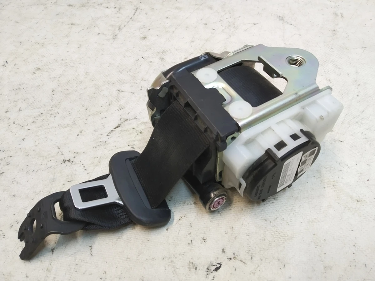 Ремінь безпеки другого ряду правий лівий з пошкодженням Audi E-tron 4KE857805A