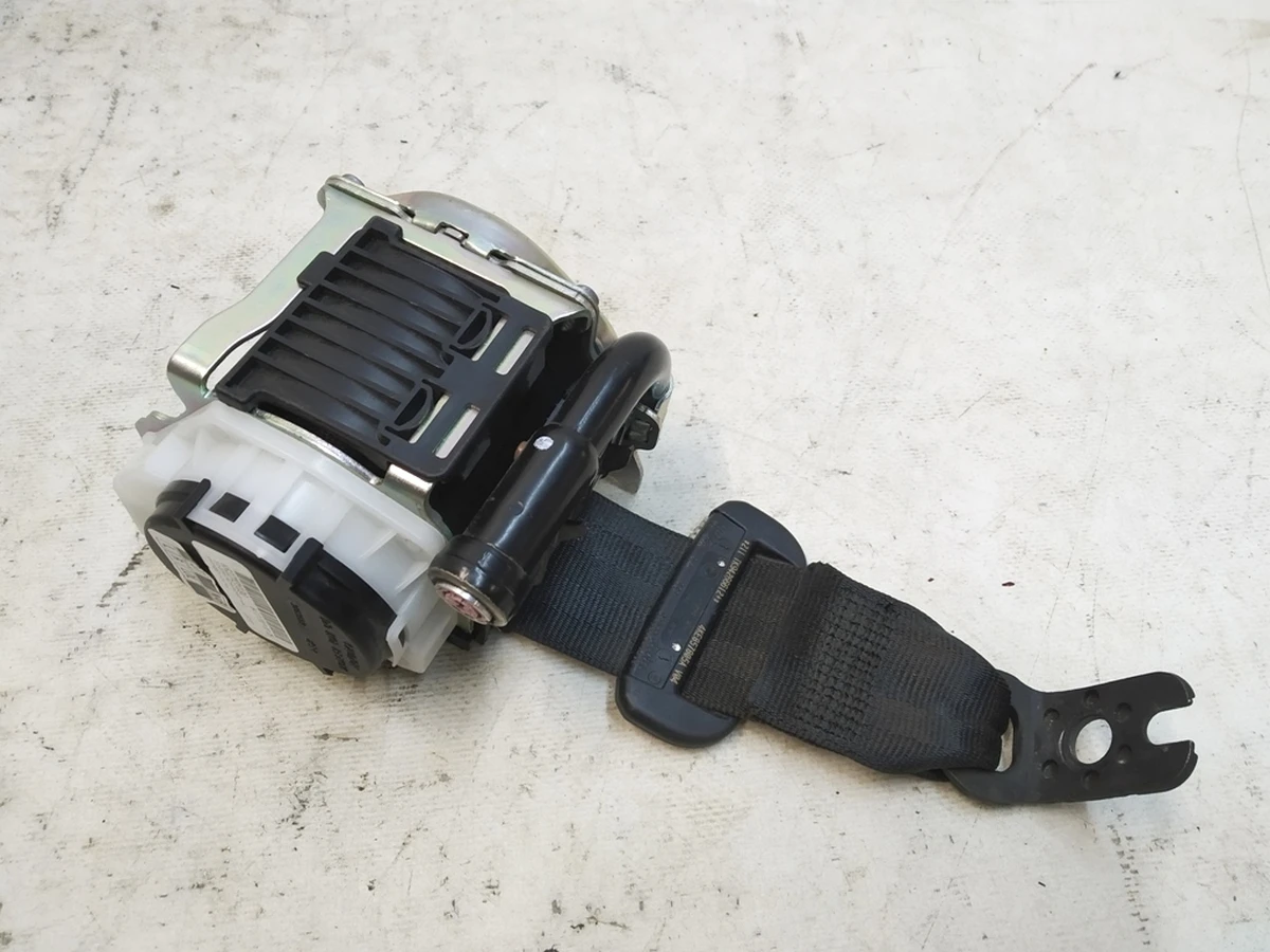 Ремінь безпеки другого ряду правий лівий з пошкодженням Audi E-tron 4KE857805A