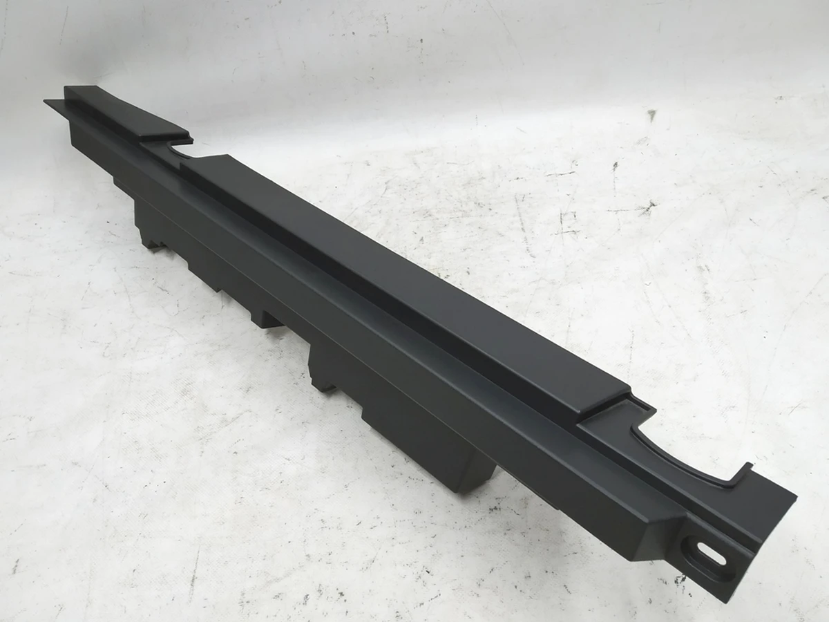 Накладка багажного відсіку права нижня Audi E-tron 4KE861828A