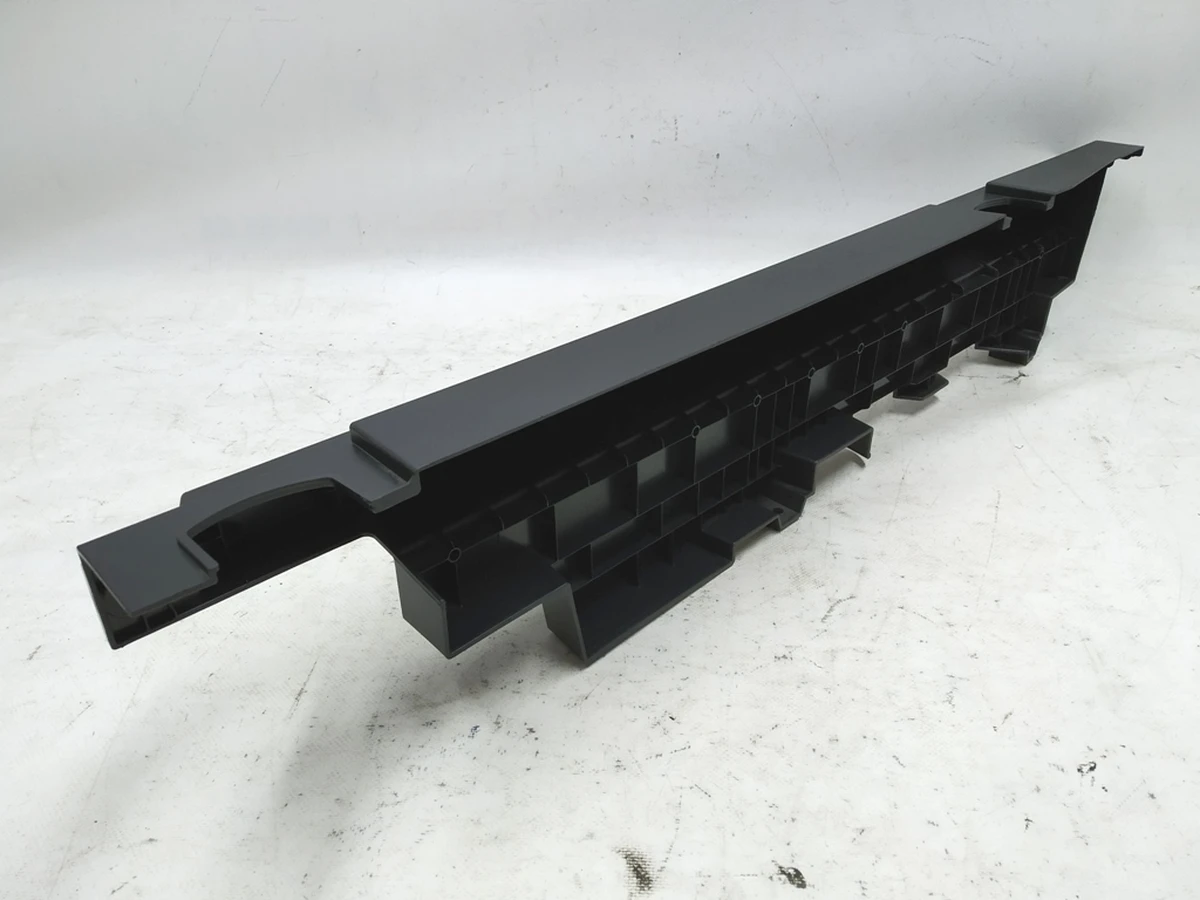 Накладка багажного відсіку права нижня Audi E-tron 4KE861828A