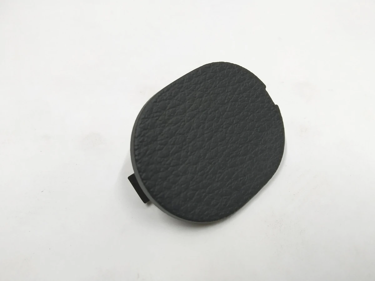 Заглушка збоку центральної консолі нижня Audi E-tron 4KE863273