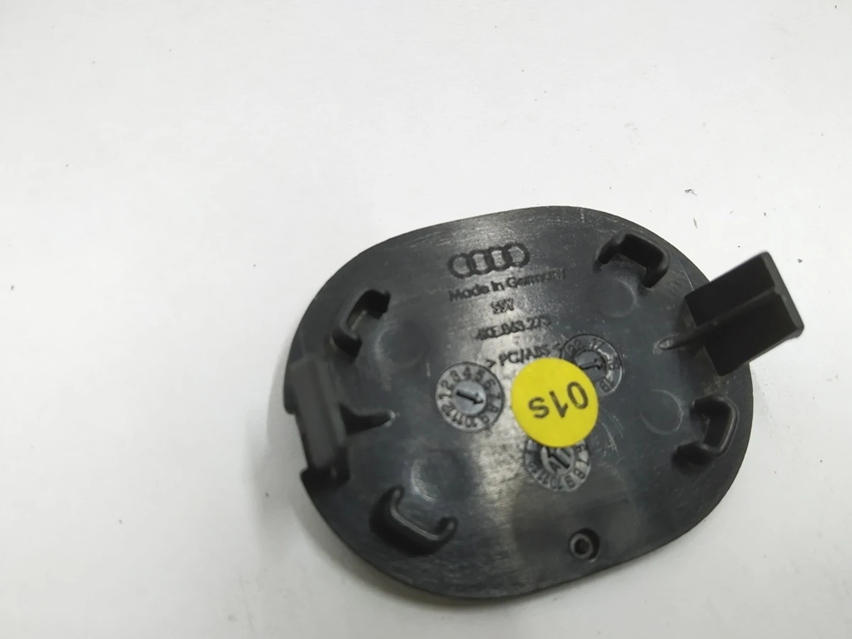 Заглушка збоку центральної консолі нижня Audi E-tron 4KE863273