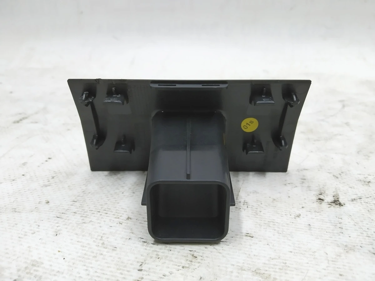 Накладка подстаканника центральной консоли внутренняя задняя Audi E-tron 4KE863400